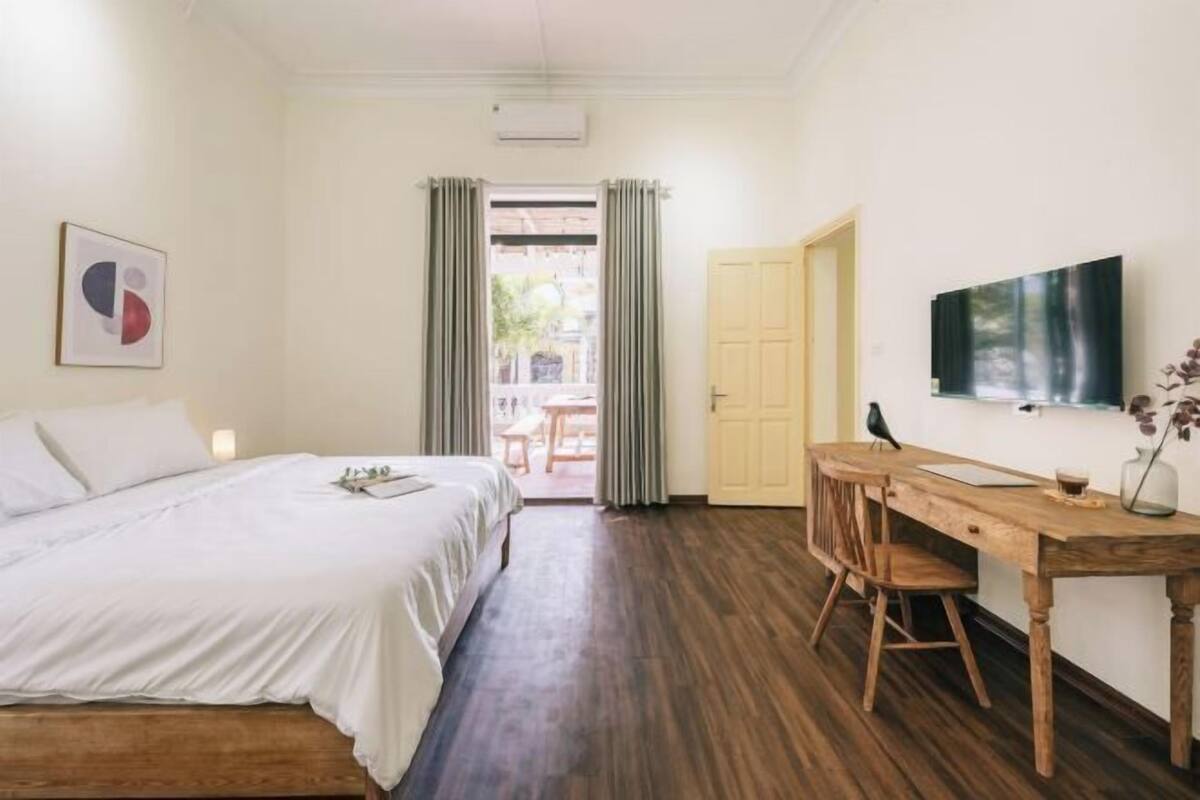 2 bedrooms, Egyptian cotton sheets, premium bedding, down comforters