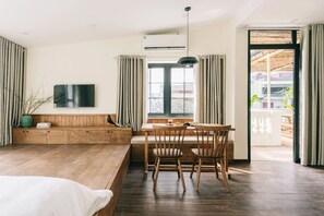 Suíte estúdio grand, 1 quarto, varanda, vista para o jardim | 2 quartos, roupas de cama de algodão egípcio, roupas de cama premium