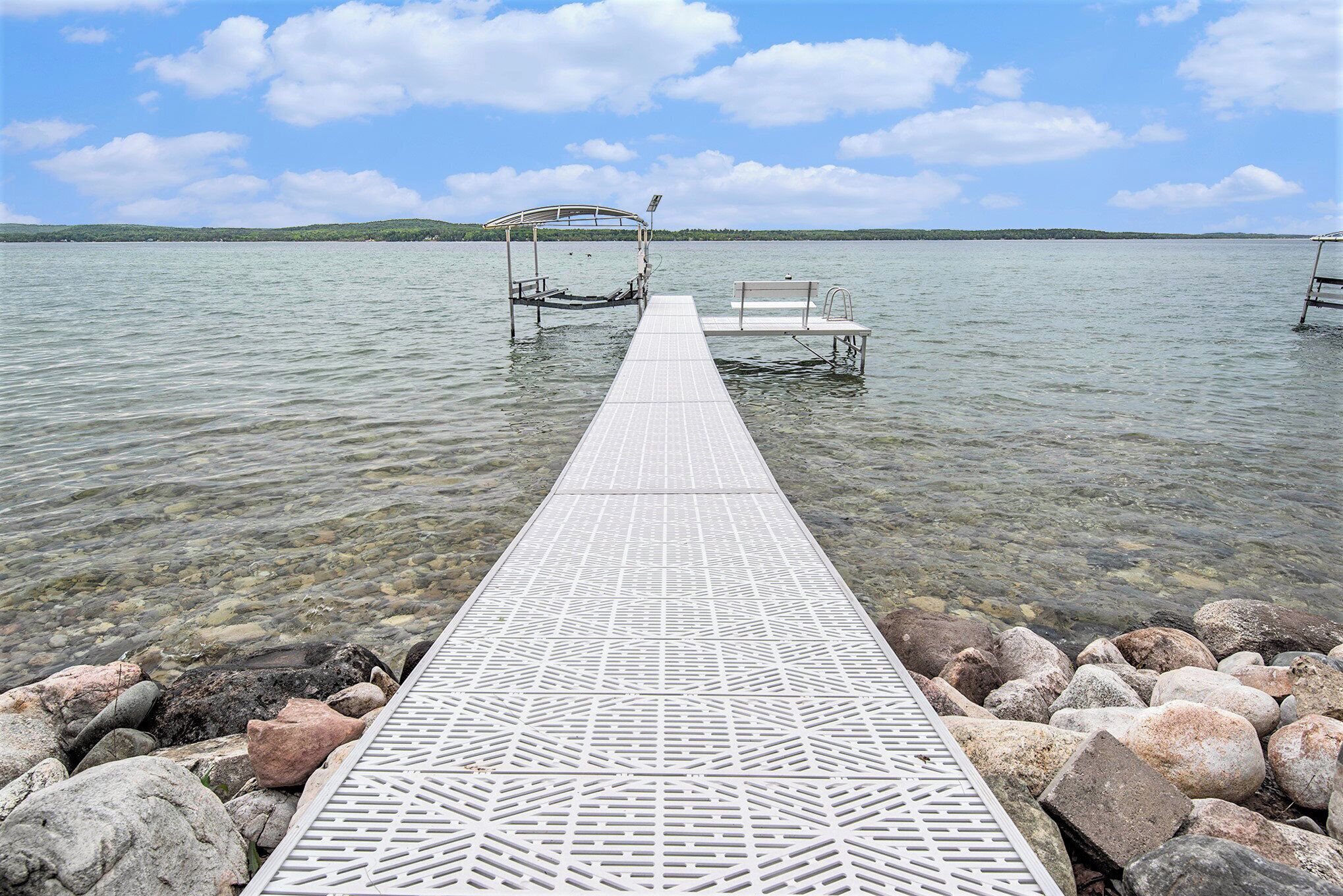 Springwater Lake House - 75ft Frontage of Lake Charlevoix