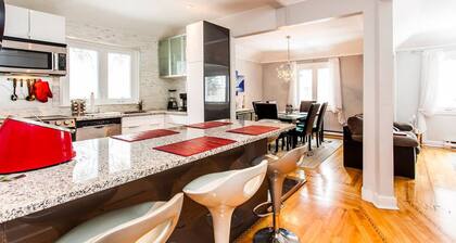 Montreal 3-bedroom renovated Upper Duplex with parking
Minimum 32 days rental