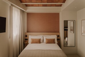 Iron/ironing board, WiFi, bed sheets, wheelchair access