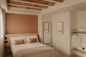 Iron/ironing board, WiFi, bed sheets, wheelchair access