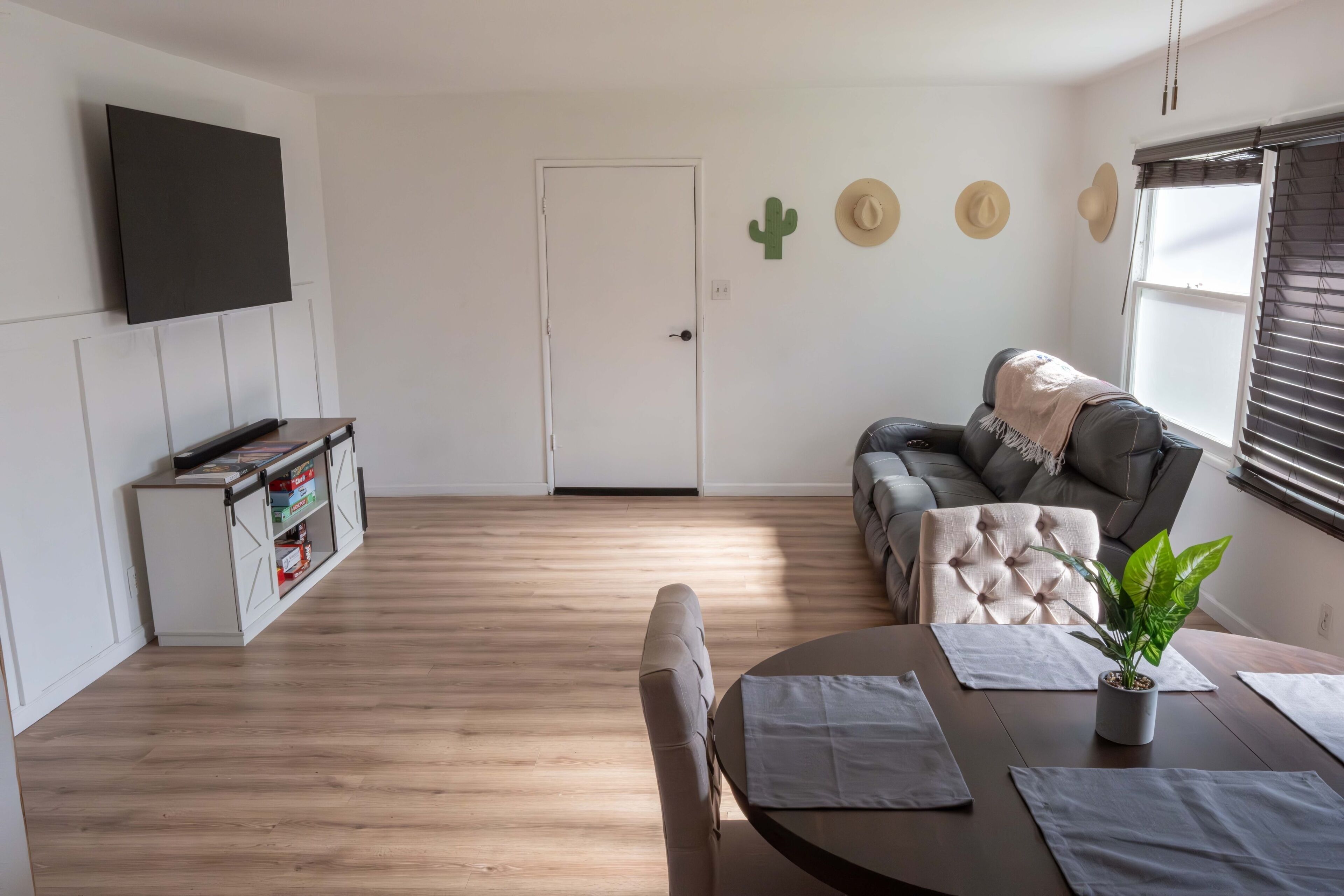 Charming 2-bedroom house in lovely Redondo Beach with WiFi