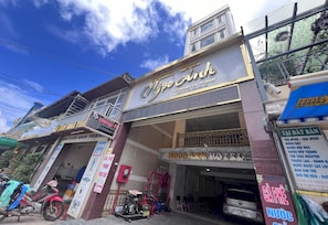 A hotel with a prominent sign, a balcony, and a visible entrance. - Ngoc Anh Hotel Da Lat (Lam Vien - Da Lat)