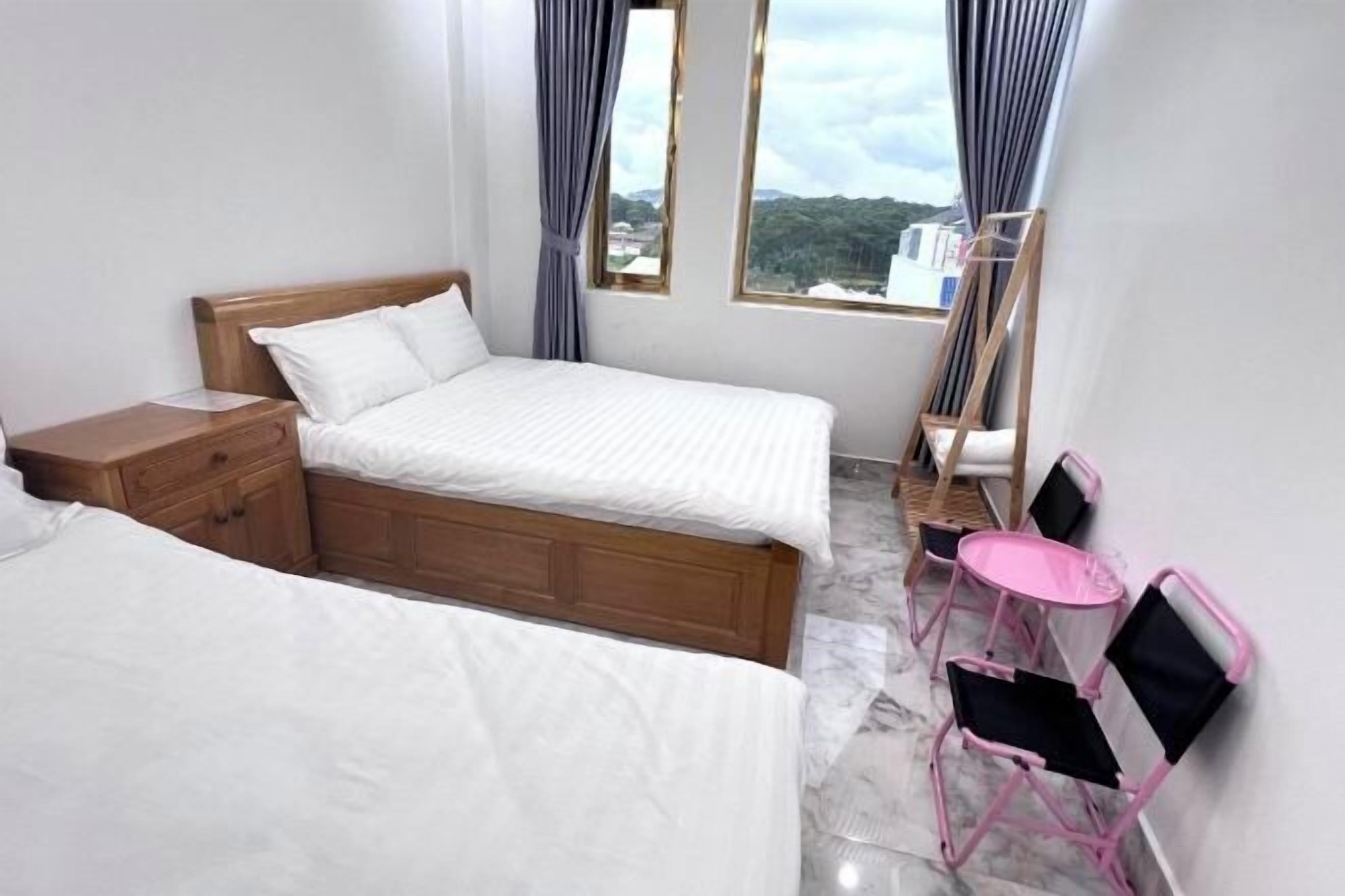 Soundproofing, free WiFi, bed sheets