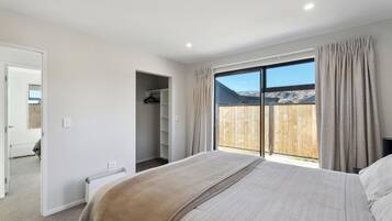 3 Schlafzimmer, Bügeleisen/Bügelbrett, Bettwäsche