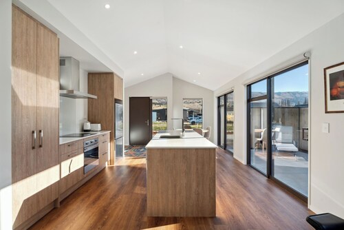 Magnum Escape - Cromwell Holiday Home