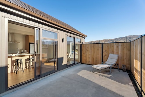 Magnum Escape - Cromwell Holiday Home