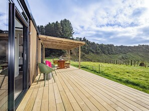 Outdoor dining - Whare Awa - River House in the Rangitīkei (Hunterville)