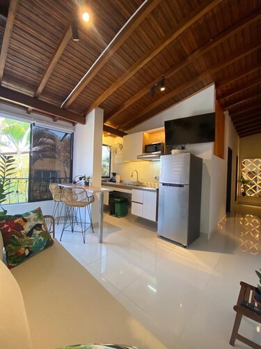 SELECT Medellin 304-Cozy 1-bedroom apartment with AC and WiFi-Near El Poblado