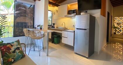 SELECT Medellin 304-Cozy 1-bedroom apartment with AC and WiFi-Near El Poblado