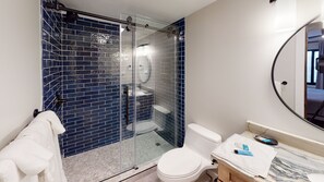 Shower, hair dryer, towels - Stunning 2BR Condo in Silvercreek by RedAwning (Snowshoe)