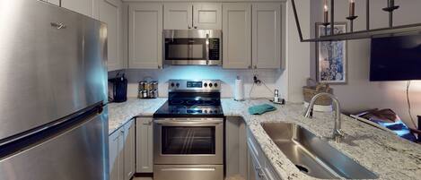 Réfrigérateur, micro-ondes, four, lave-vaisselle