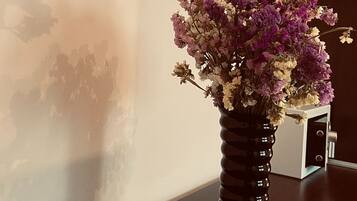 ์ํํธ | 1 ๊ฐ์ ์นจ์ค, ์ฑ
์, ๋ฐฉ์ ์ค๋น