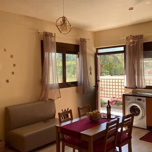 1 habitación, escritorio y sistema de insonorización 