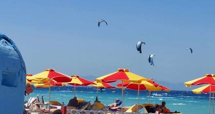 Casa Terra is Near Hillside Area Airport Beach