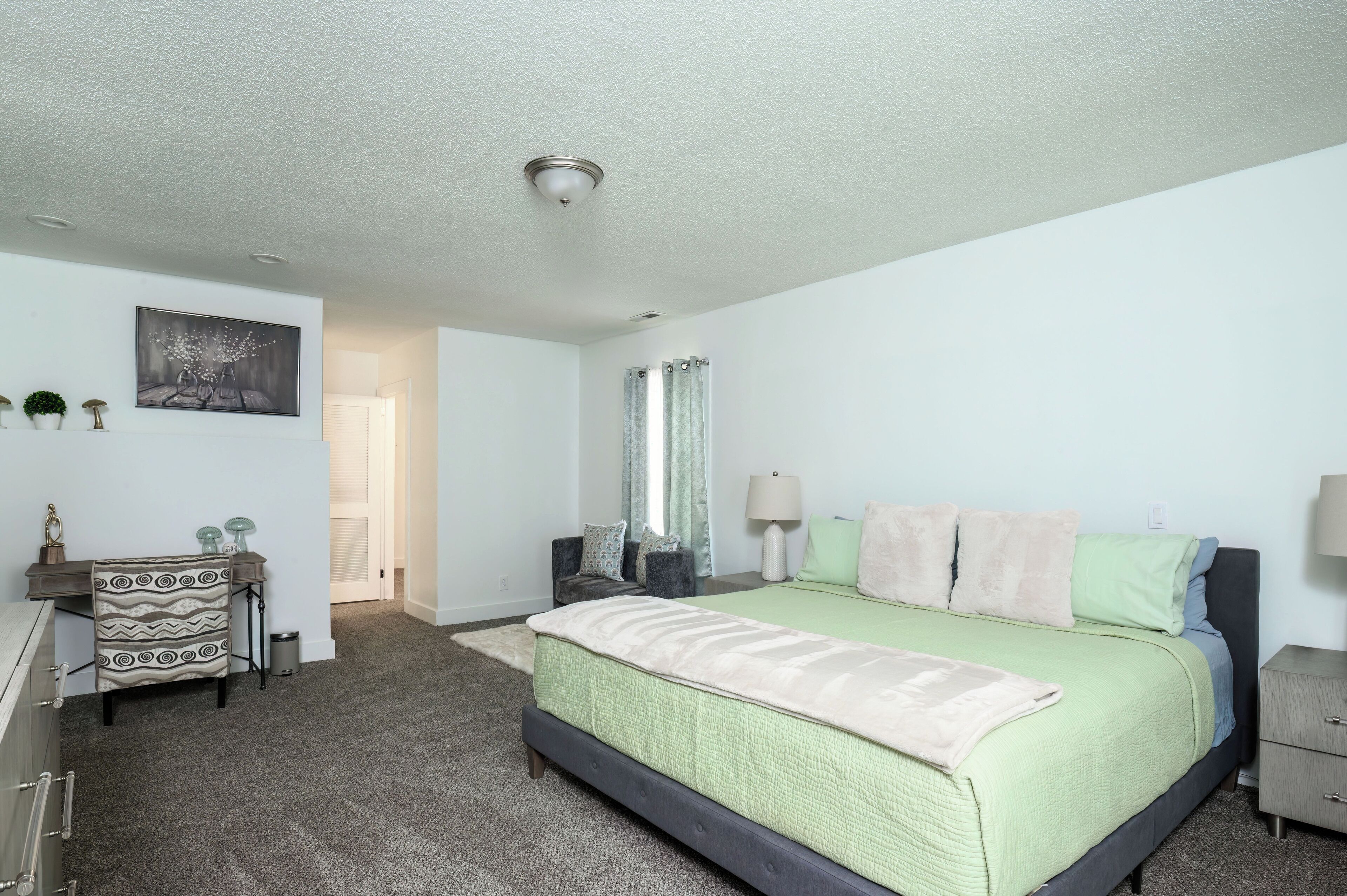 3 soverom, skrivebord, strykejern/-brett og wi-fi (inkludert)