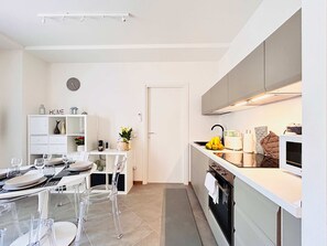 2 bedrooms, Internet - Moderno Bilocale con Terrazzo e Parcheggio (Florence)