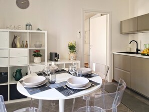 2 bedrooms, Internet - Moderno Bilocale con Terrazzo e Parcheggio (Florence)
