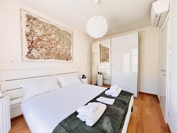 Apartment | 2 bedrooms, Internet - Moderno Bilocale con Terrazzo e Parcheggio (Florence)