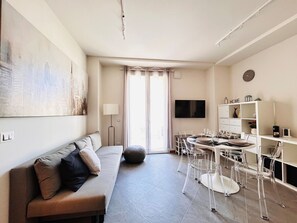 Apartment | 2 bedrooms, Internet - Moderno Bilocale con Terrazzo e Parcheggio (Florence)