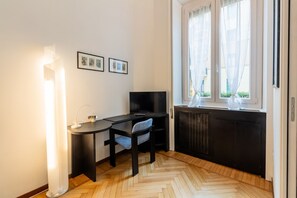 Apartment | 3 bedrooms, Internet - Elegante e Ampio Appartamento in Porta Romana (Milan)