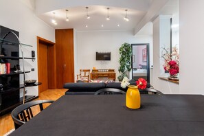Apartment | 3 bedrooms, Internet - Elegante e Ampio Appartamento in Porta Romana (Milan)