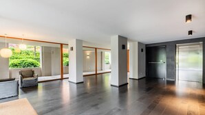 House - Stylish Apartment With Terrace and Swimming Pool (Milan)