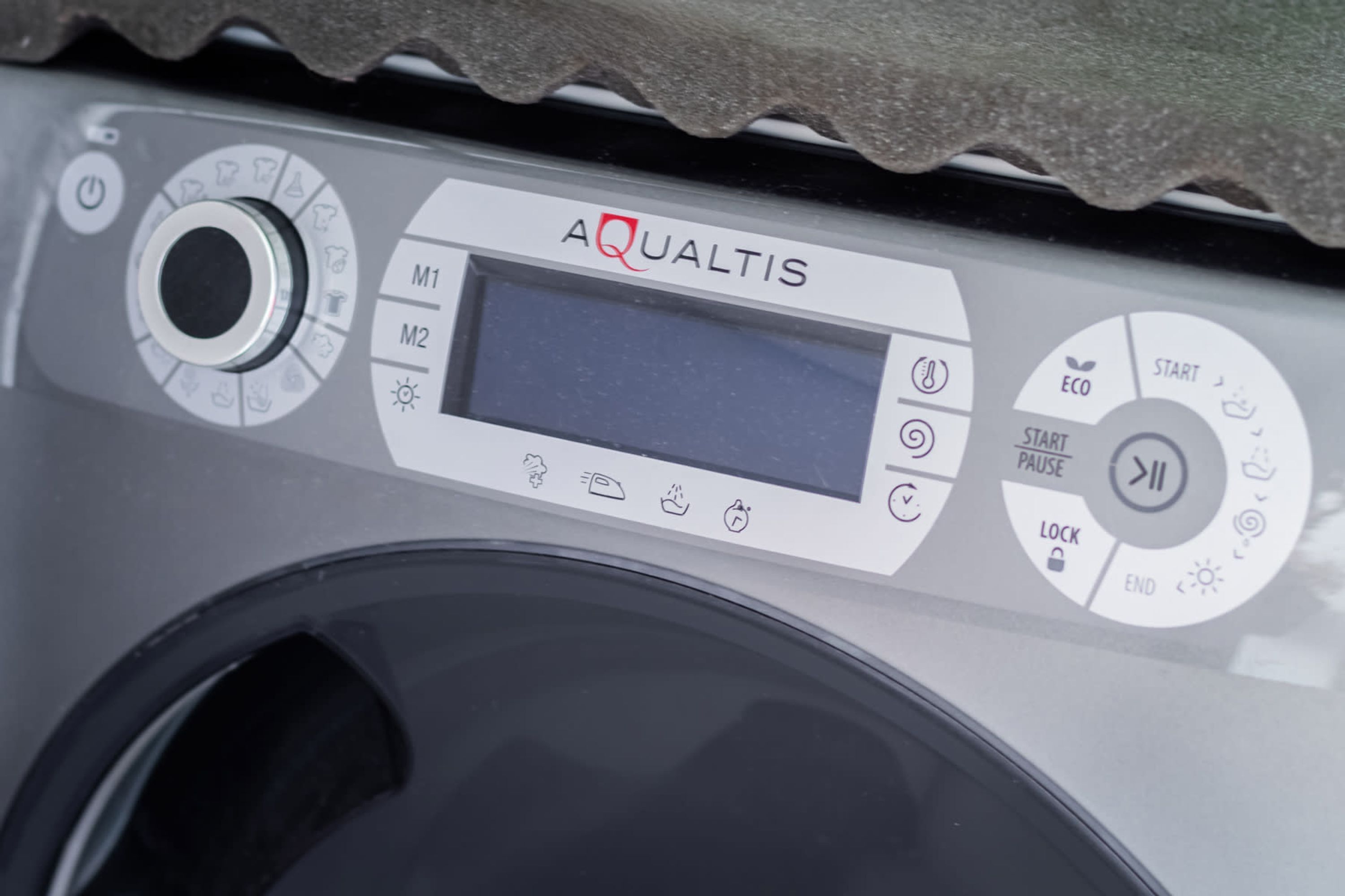 A control panel with the brand name 'AQUALTIS' and various buttons and indicators, including 'M1', 'M2', 'ECO', 'START', 'PAUSE', 'LOCK', and 'END'.