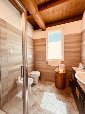 1 bedroom, Internet - Villetta Monte San Lorenzo (Monte San Pietro)