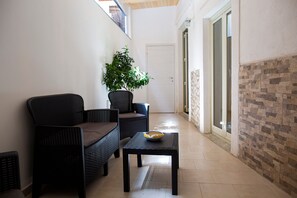 Apartment | 3 bedrooms, desk, Internet - Charming Casa Tilia by the old Town (Catania)