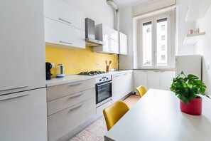 Leilighet | 2 soverom, skrivebord og internett