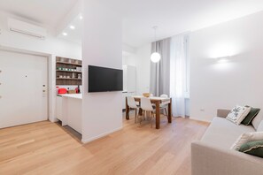 Apartment | 2 bedrooms, Internet - Casa Isella Stylish and Tranquil (Milan)