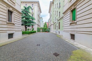 Apartment | 2 bedrooms, Internet - Casa Isella Stylish and Tranquil (Milan)