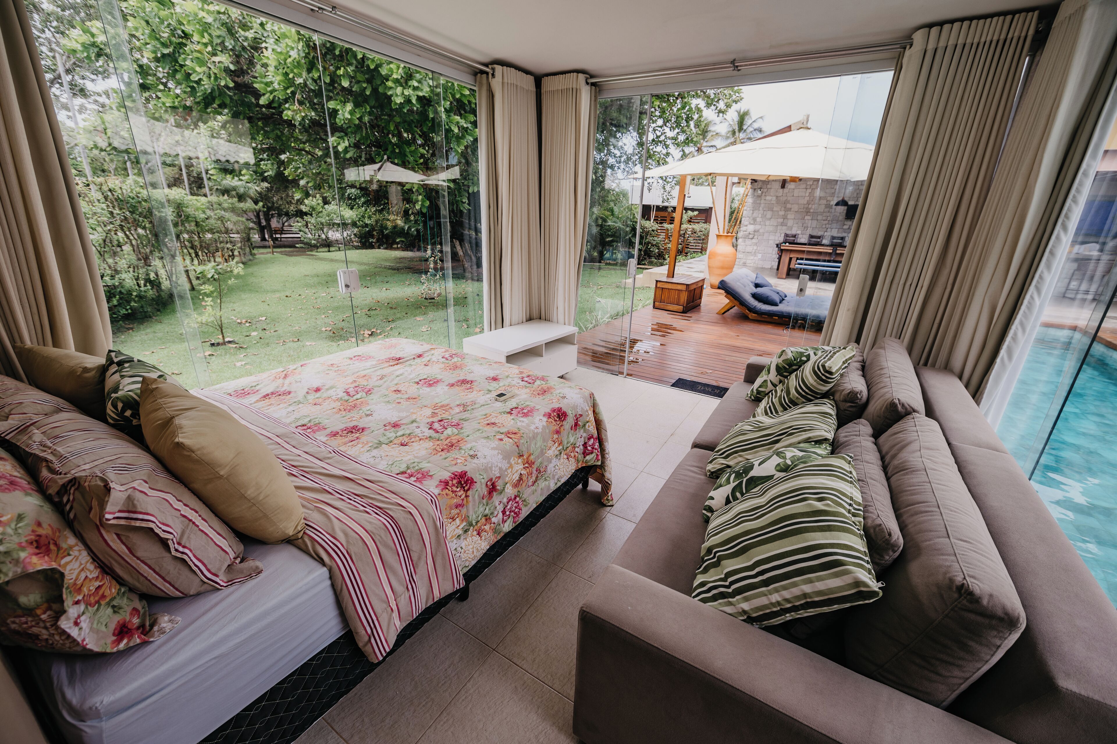 5 bedrooms, iron/ironing board, WiFi, bed sheets