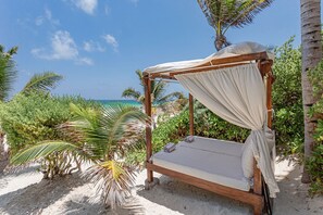 Private beach, white sand - ANANA Casa Cantarena (Tulum)