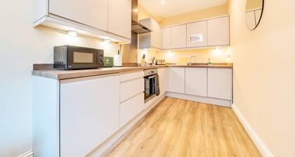 London Street Apt By REDWOOD STAYS