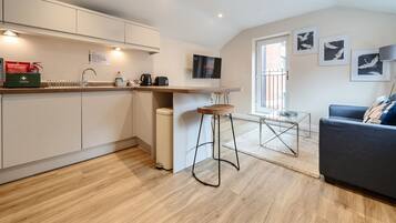 Deluxe Apartment, 1 Bedroom, Private Bathroom | Private kitchen | Mini-fridge, microwave, oven, toaster