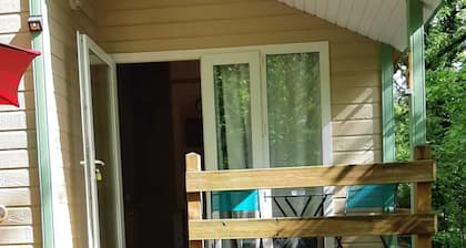 Chalet Proche D'un Lac Idéalement Situé Pour Découvrir la Corrèze et la Dordogne