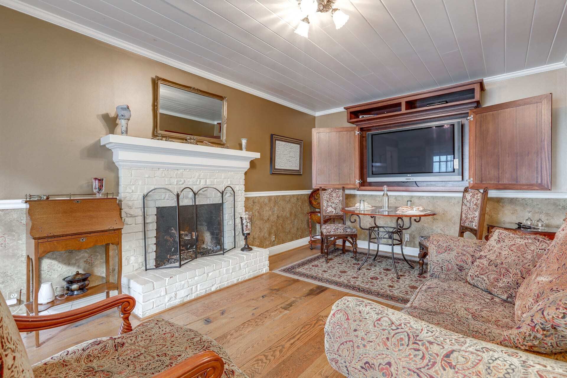 Hideaway at The Foxie - Main Street, Pet Friendly!