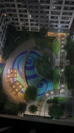 Outdoor pool - Taguig Budget Hotel vibe Airbnb with Resort-like Amenities near BGC and Airport (Taguig)