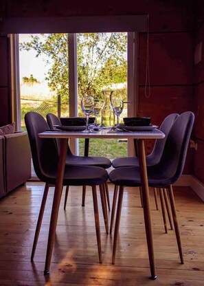 Dining room - Casa Loft con opción de tina temperada (Puerto Varas)