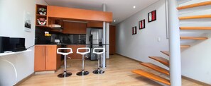 Refrigerador, microondas, horno, placa de cocina