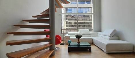 Smart TV, ping pong, books, stereo