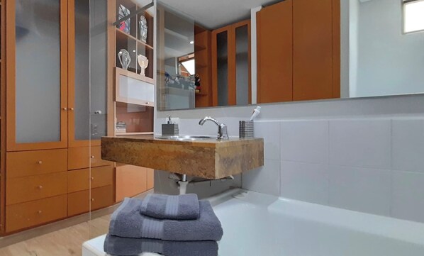 Jetted bath, hair dryer, towels, soap