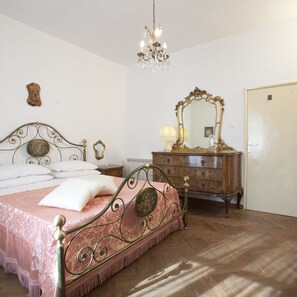 2 bedrooms - Viola Apartment Agriturismo Borgo Iris -appartamento Viola (Cortona)