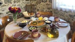Restaurant - Native Hatis Mount Eco Resort (Hatis)