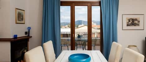 Apartment, City View | Dining room