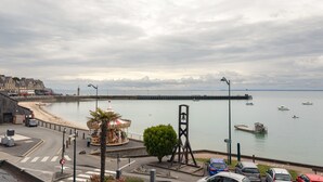 A coastal view with a carousel, a bell tower, and a pier extending into calm waters. - Ty Peskaiden 2 - Appt vue mer à Cancale (Cancale)