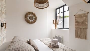 1 chambre, fer et planche Ă repasser, Wi-Fi gratuit, draps fournis